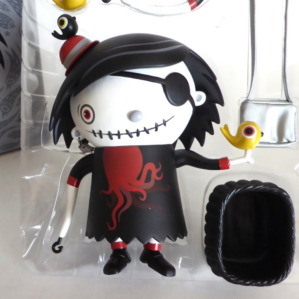 RARE NEW 9” LE 200 2005 OCTOCITY SCARY GIRL PIRATE DESIGNER VINYL FIGURE